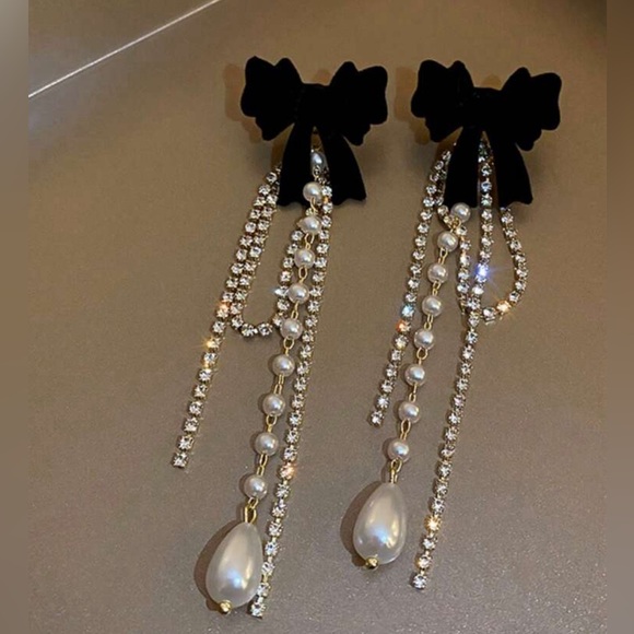 Nwt Bow Pearl and Diamond drop earrings - Picture 3 of 5